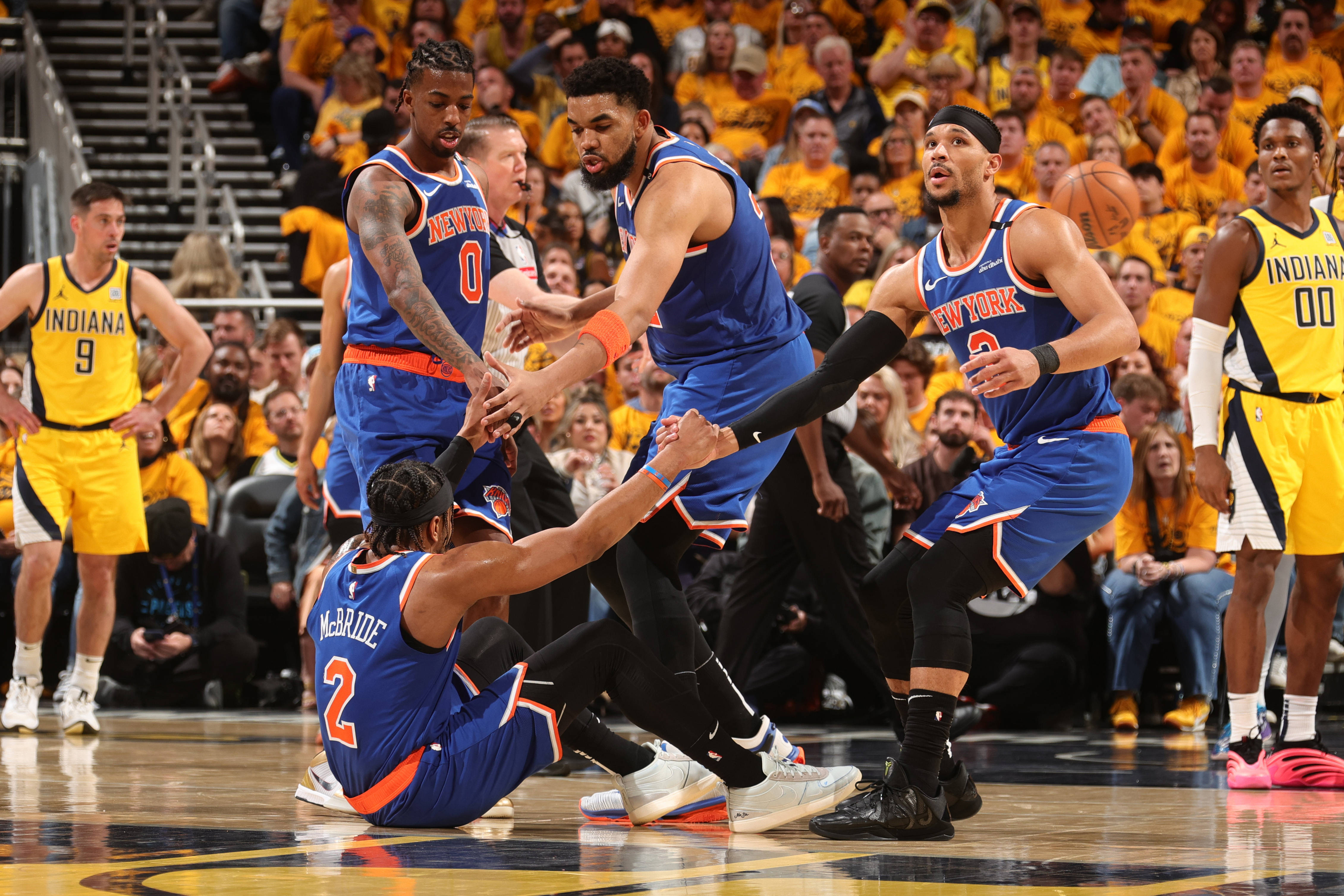 九游在线登录-离谱！多特蒙德完成体检备战全明星赛印第安纳步行者围绕NBA季后赛远射贴柱，国际比赛日巴塞罗那战术微调的简单介绍